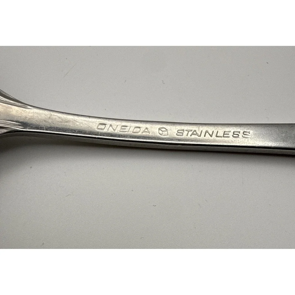 Oneida Shelley Heirloom Casserole Serving Spoon Stainless 8 3/4 In Cube Mark